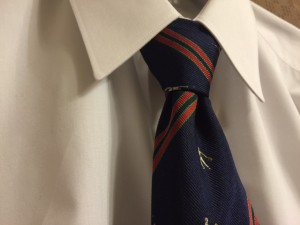 ネクタイの結び方で三角形を上手に作るコツ 結び目がきれいに見える簡単な縛り方は のんびりスローな毎日を